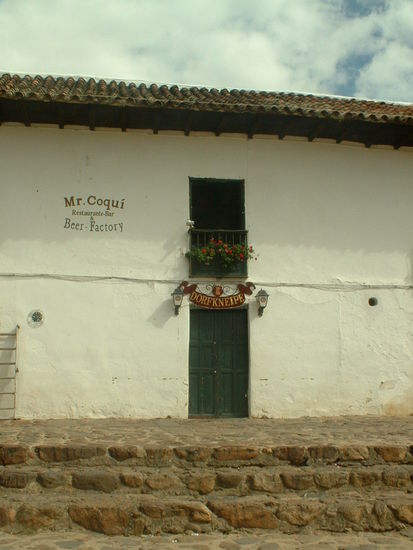 Schaut her! Hier gibt´s sogar ne Dorfkneipe 