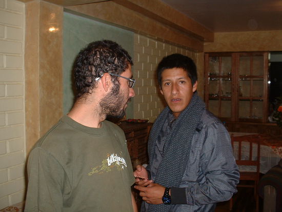 rechts: Fabricio (23) - der aelteste Sohn von Carmen. Er ist nur fuer kurze Zeit da, sonst arbeitet er auf nem Kreuzfahrtschiff