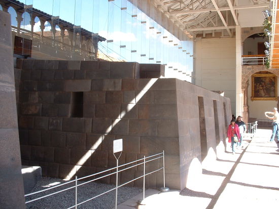 ehemalige Inkatempel - gewidmet der Sonne, den Sternen, dem Regenbogen...sahen aber alle gleich aus, jetzt wo nur noch die Steine uebrig sind