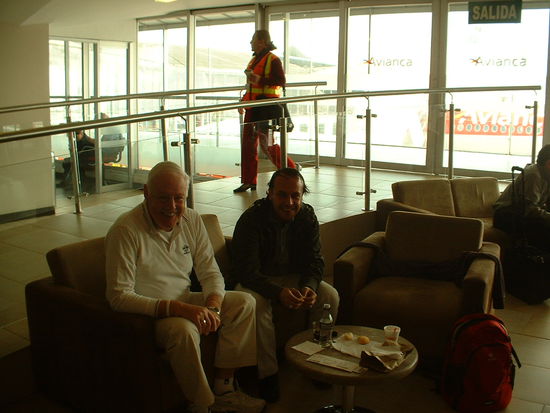 In der Business-Lounge mit Hartmut und John