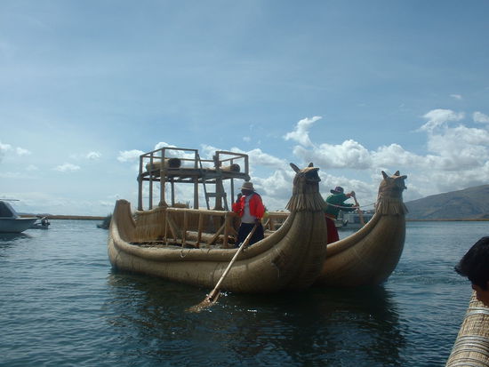 Die Schilfboote, mit denen die Uros rumfahren