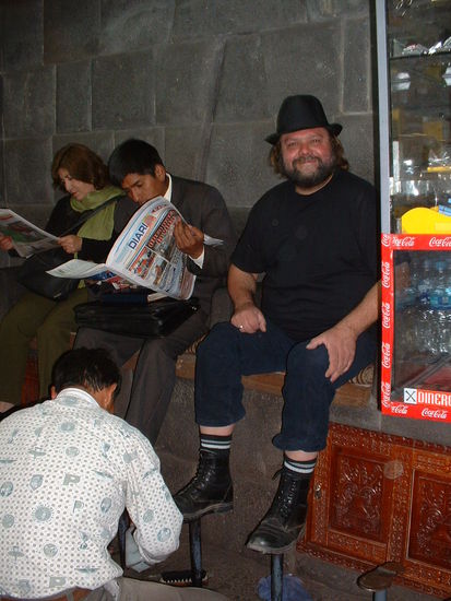 German hat sich noch schnelle die Schuhe für 2 Soles blitzblank putzen lassen...