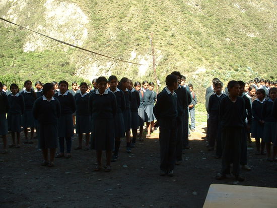 Die Kids beim Morgenappell