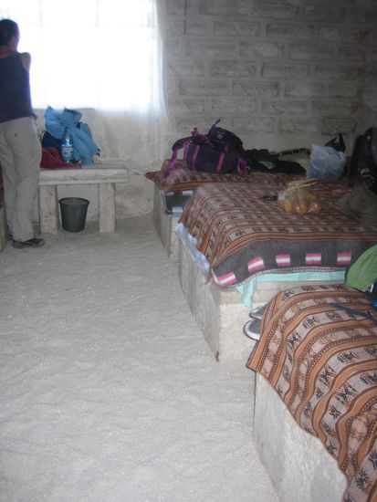 die ertse Nacht: Im 6-er Zimmer im Salzhotel