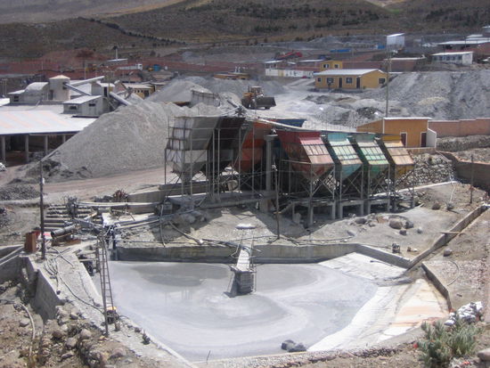 Die Raffinerie für die Zink- Kupfer und Silbersteine aus der Mine