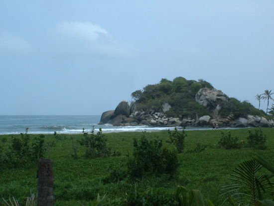 Der erste Strand, Arrecifes. Dort durften wir noch nicht baden, weil die Stroemung dort so stark ist. Auf einer Tafel am Strand steht, dass bereits ueber 200 Menschen hier im Meer gestorben sind.
