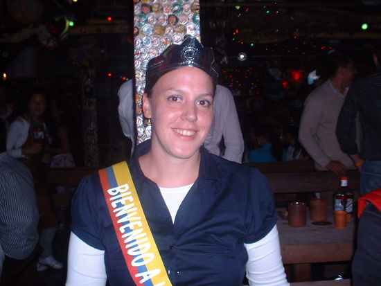 Willkommensritual fuer Auslaender: Auf der Scherpe steht: Willkommen hier im Land