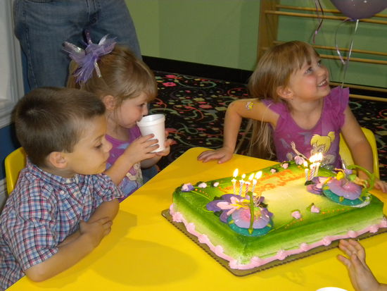 the tinkerbell cake...
and their "boyfriend cooper"   