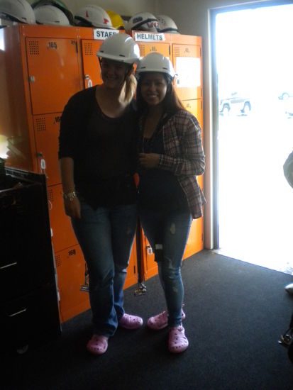 in voller montur zur brueckenbesteigung....
man beachte bitte die trendigen schuhe!!