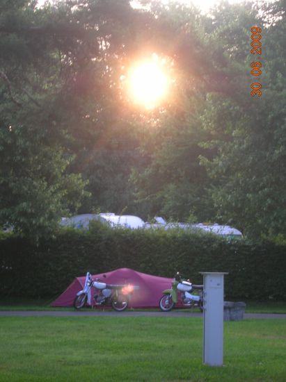 Die Sonne gab alles, um auch wirklich den letzten Zeltbewohner zu wecken.