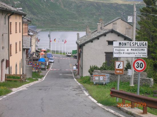 Das Örtchen Montespluga, unweit der Passhöhe.