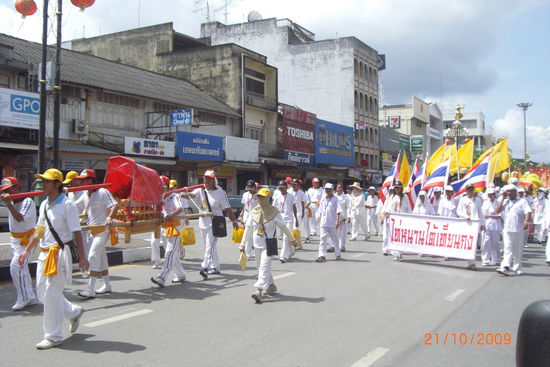 Muss irgendwas religiöses gewesen sein, aber fragt mich nicht weiter, denn die Thais konnten  meine Fragen nicht verstehen.
