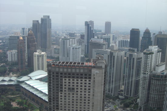 Ist schon cool: wenn man unten ist, wirken alle Wolkenkratzer so riesig und wenn man dann auf dem Skywalk steht, sind die voll klein!