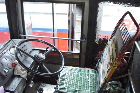 Schaut euch mal den Sitz an ... allererste Sahne. Ich habe mich totgelacht als ich in den Bus kam. Und die Türen gingen auch nicht zu 