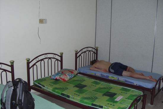 Mein Loft. Hinten der Italiener und mein Bett war das wo der Rucksack drauf steht.