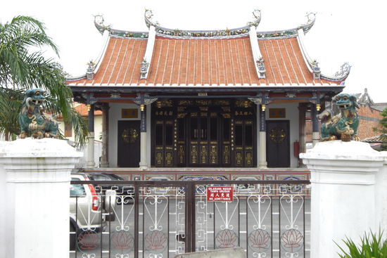 Dies war nur einer von einer ganzen Menge dir wie in Chinatown gefunden haben! Aber "nur" drei haben wir uns von innen angeschaut.