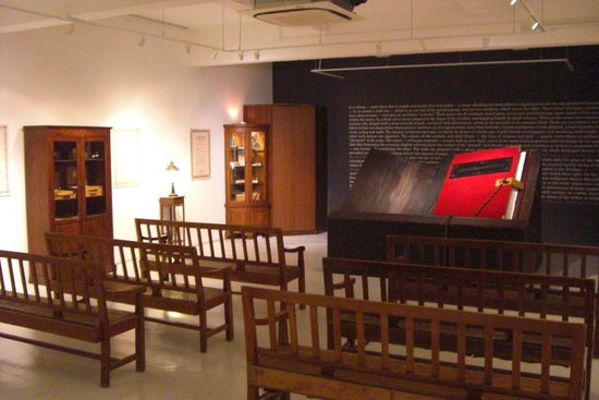 Cooles Zimmer, war ein Projekt einer Künstlergruppe, was die Besucher vor mir nicht rausgfunden haben ist, das der Eckschrank ein versteckter Eingang zu einem weiteren Raum war 