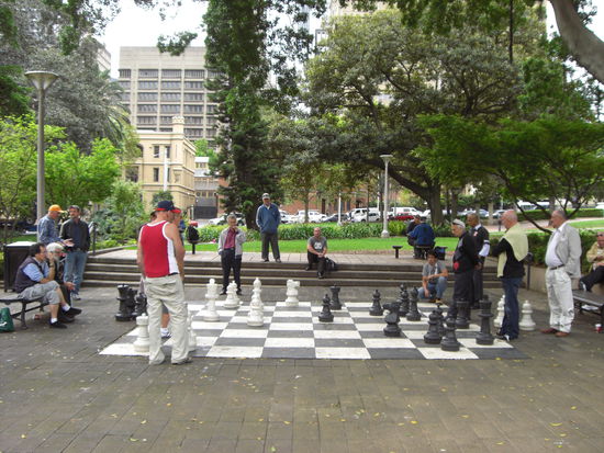 ...dabei würde ich manchmal lieber mit den Jungs hier ne gepflegte Partie Schach spielen, die hier schon mal nen ganzen Vormittag braucht (ich habe 45min zugeschaut und gelernt)!
