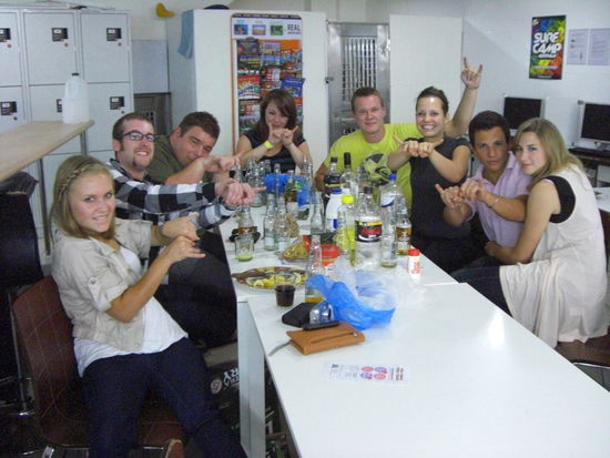 Tobis Abschied in der Küche: Manon, Tobi, Moritz, Marie, ich, Natalie, Marcello und Helena (von links nach rechts)!! Nen geiler abend!