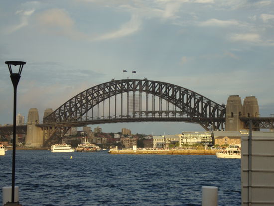 Das war unser spektakulärer Ausblick auf die Harbour Bridge am Silvester, wo 7 Millionen Dollar in die Luft geblasen wurden und drumherum 1,5 Millionen Leute auf den Straßen und in den Parks gefeiert haben!