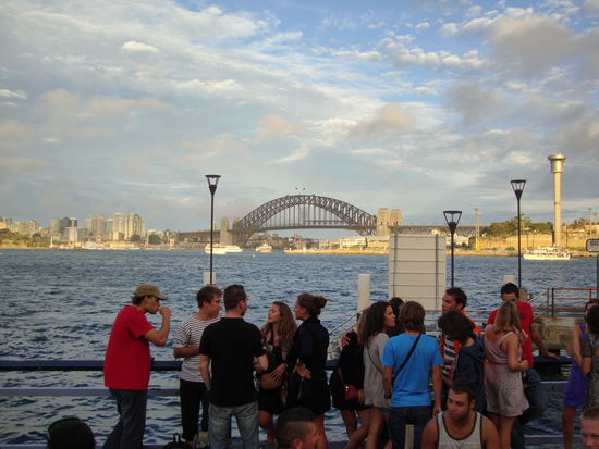 Der Blick um 19 Uhr vom Thornton Park (Balmain East) auf die Harbour Bridge ....
