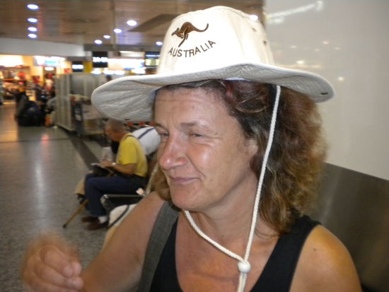 Am Flughafen ... meine Mutter war nicht wirklich begeistert, aber alles hat ein Ende ... nur meine Reise keines?