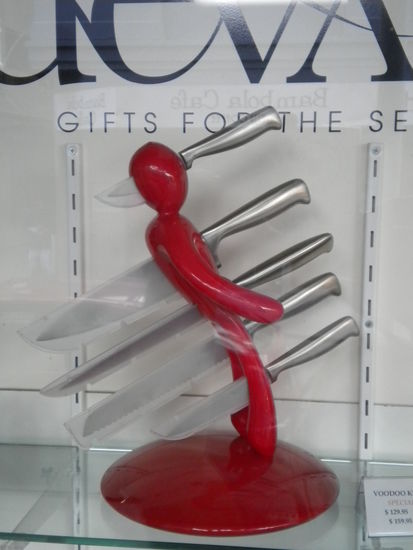 Den habe ich mit meinen Eltern zusammen gefunden ... wenn das mal kein cooler Messerblock ist ... nennt sich Voddo Messerblock 