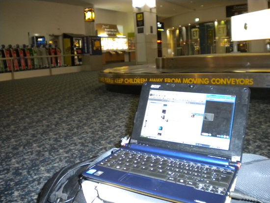 One night in Melbourne am Flughafen mit Andre auf dem Schirm!