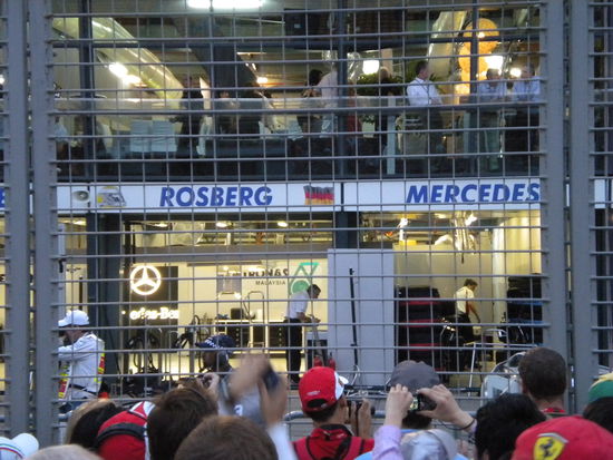 ... nach dem Rennen, dann noch ein Blick in die Boxengasse ...