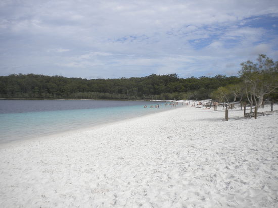 ... Lake McKanzie, echt wahnsinnig klar das Wasser ...