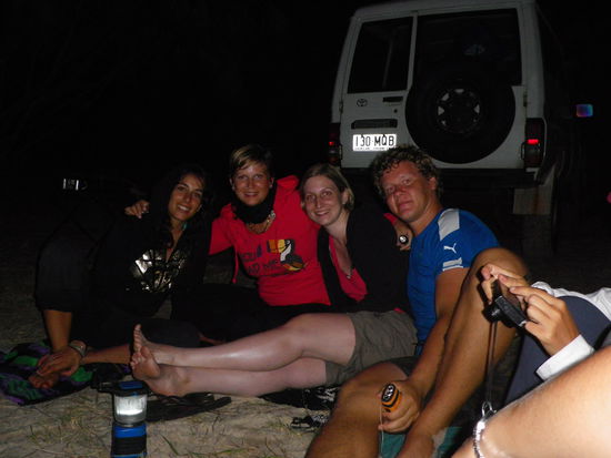 ... Fa, die beiden Schweizerinnen und das Mohrenmännchen ...