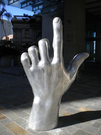 "the sky is the limit" oder was will uns diese Hand aus dem Untergrund sagen?