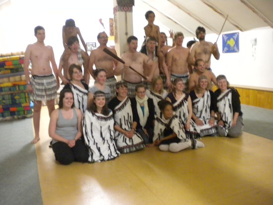 ... die ganze Gruppe im Maori Look ...