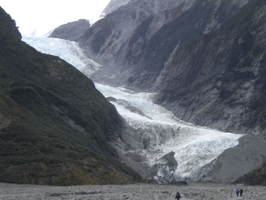 Der erste Blick auf den Gletscher, der sich den Berg hinunterschiebt!