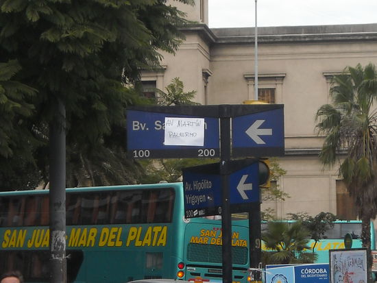 ... wenn in Argntinien jemand ein Tor schießt bei der WM, dann wird schon mal schnell die Straße umbenannt  ...