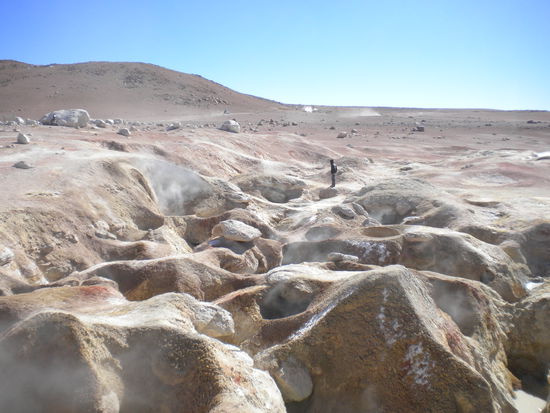 ... hier ein geothermisches Feld mit kochender Motter ...