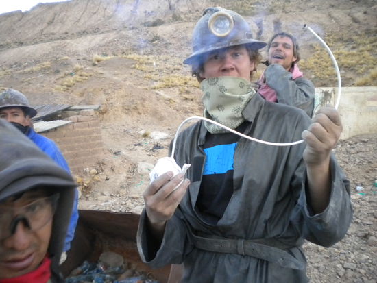 ... ja das ist Dynamit und ja es ist scharf und nein ich bin kein Bombenleger ...