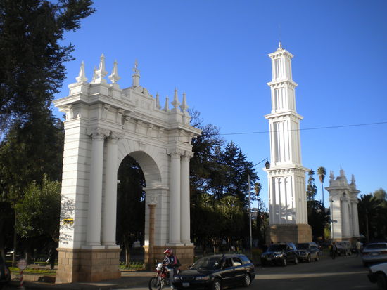 ... die französichen Bauwerke in Sucre ....