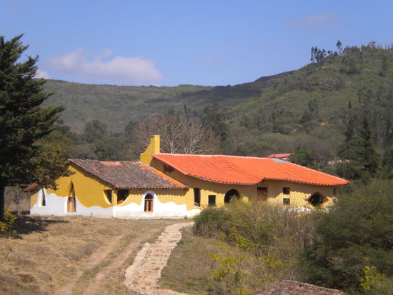 ... auf dem Weg zum Zoo, könnte ein Hundertwasser sein oder? ...
