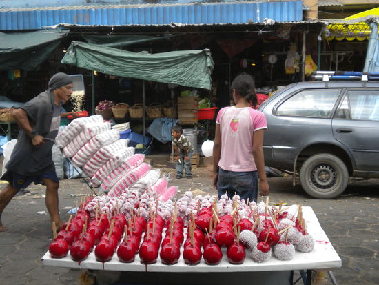 ... ja es ist Winter aber wo geht es zum Weihnachtsmarkt für die kandierten Äpfel? ...
