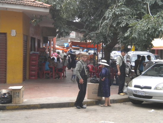 ... Menoniten in Santa Cruz, ich war nicht der einzige, der aufgefallen ist ...