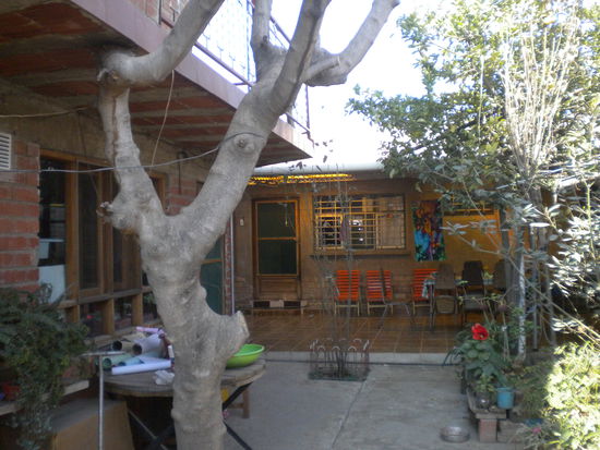 Der Hinterhof meiner Gastfamilie, links über der Küche habe ich logiert ...