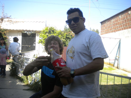 ... Luis, der mich gerade zum Chicha Trinken verführt hat ...