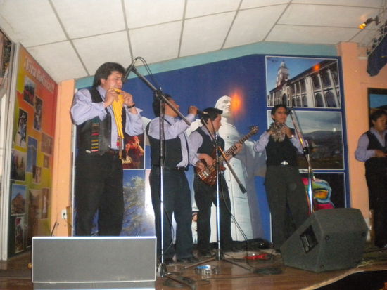 ... auch mit der folklorischen Musik in Bolivien kann ich nicht viel anfangen ich Kulturbanause ...