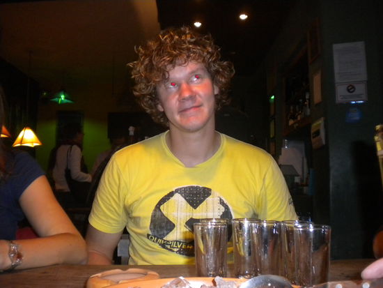 ... so sieht man aus, wenn die Veronika mal ordentlich "Unordnung" in die Haare bringt ... normalerweise steht darauf Todesstrafe, aber in Liechtenstein leben schon nur so wenig Leute, da konnte ich sie nicht töten 