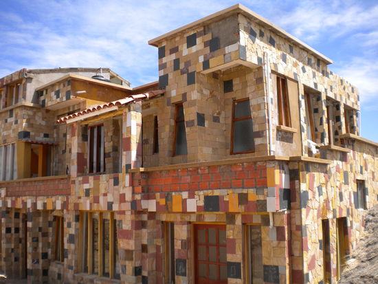 ... einer der unzähligen Hostel mit Blick auf den Sonnenuntergang gebaut ...