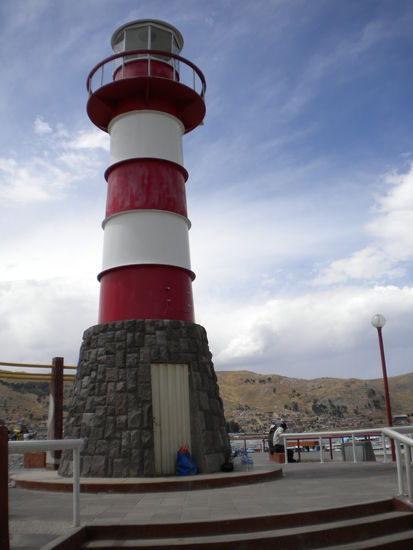 An der Wasserfront der Leuchtturm ....