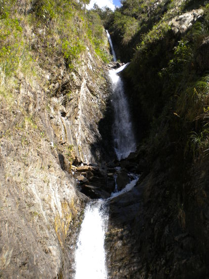 ... einer von unzähligen Wasserfällen ...