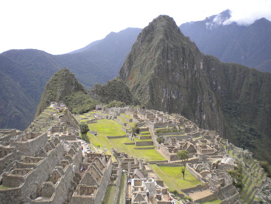 ... das berühmte Postkartenmotiv ... Machu im Vordergrund und der Berg ist Wayna ...