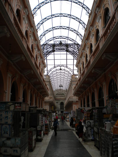 ... interessante Gebäude gibt es aber auch in Lima, hier war die Post beherbergt ....